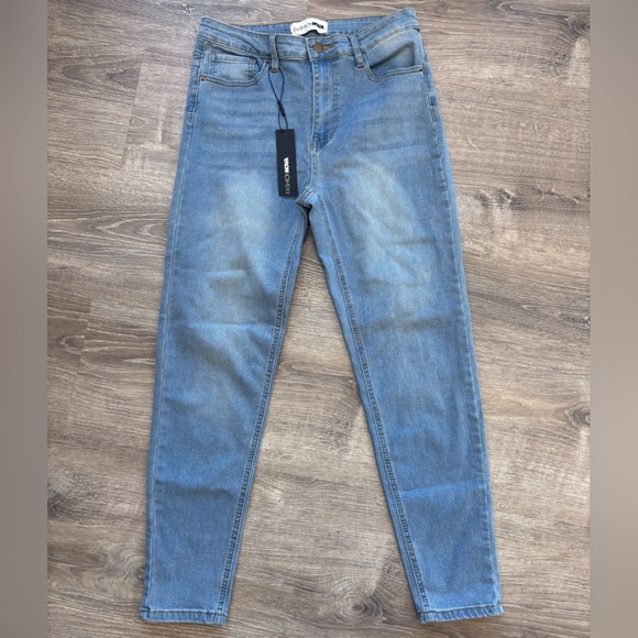 Fashion Nova Denim - Fashion Nova Women's Light Blue Skinny Jeans